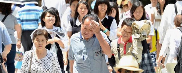 В Японии из-за аномальной жары госпитализированы около тысячи человек