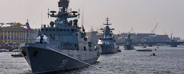 Путин в День ВМФ примет парад кораблей в Петербурге