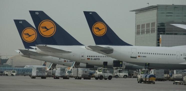 Lufthansa отменила 900 рейсов из-за забастовок в шести аэропортах ФРГ