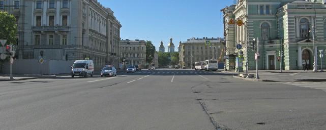 В Петербурге на два месяца ограничат движение у Театральной площади