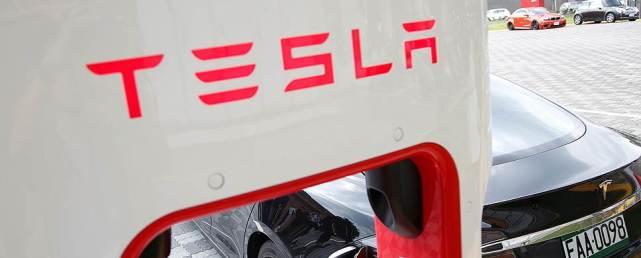 СМИ: В Tesla возникли серьезные разногласия из-за системы Autopilot