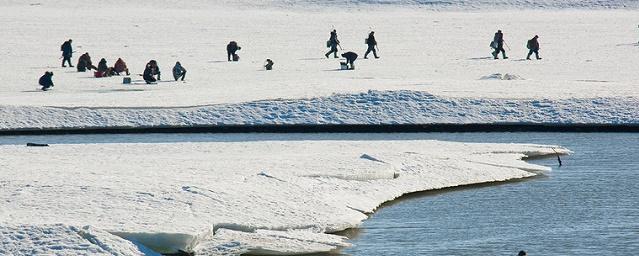В Свердловской области с отколовшейся льдины спасли 148 рыбаков