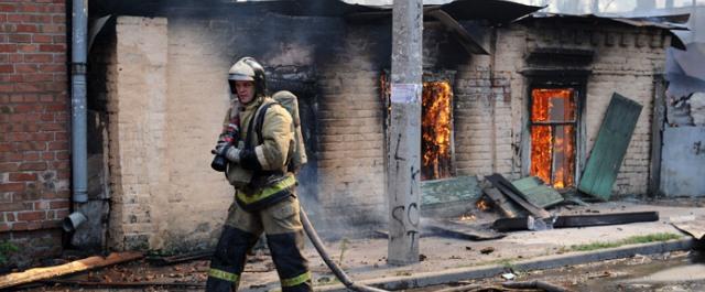 Спасатели назвали вероятную причину пожара в Ростове-на-Дону