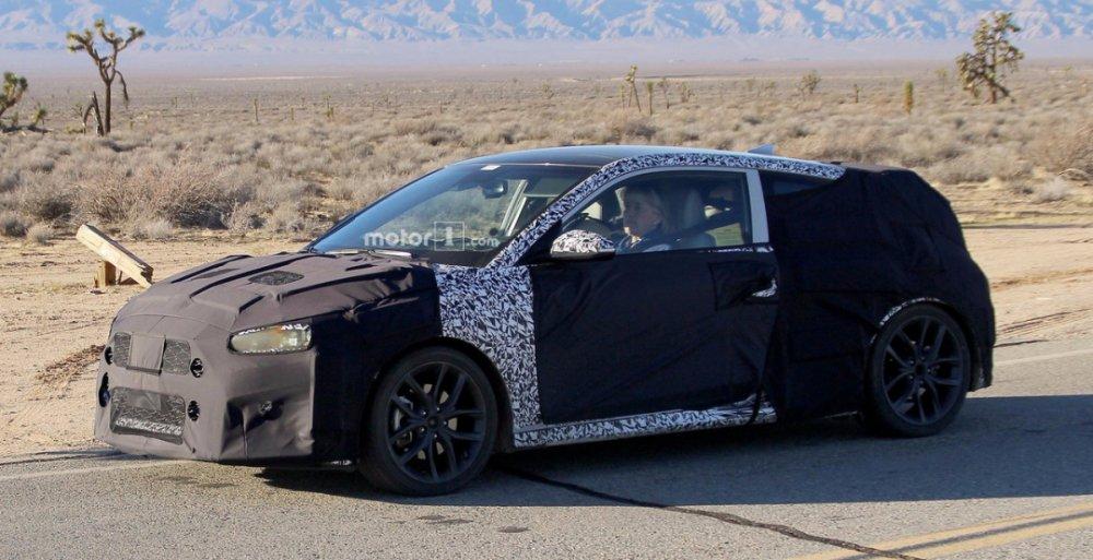 Новое поколение Hyundai Veloster заметили на тестах в пустыне
