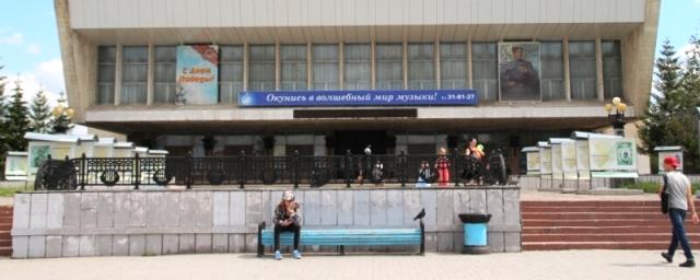 В Омске начало сезона музыкального театра сорвалось из-за кресел