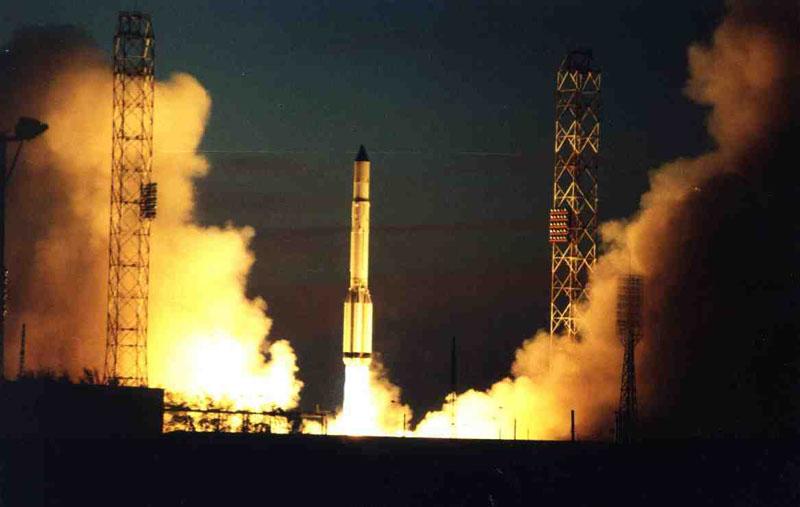 На стартовой площадке Байконура установили ракету с кораблем «Союз»