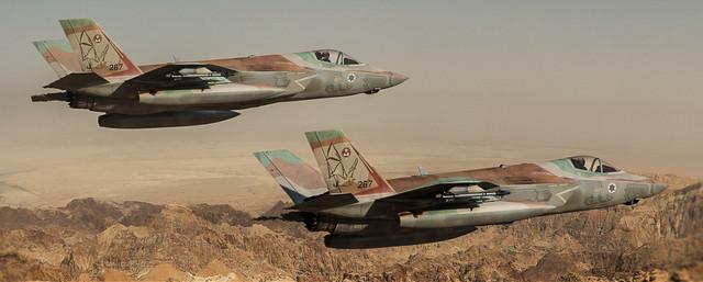 Израиль нанес авиаудары по сектору Газа в ответ на ракетный обстрел