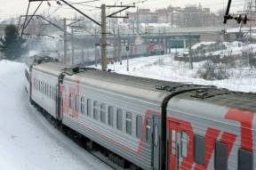 В Свердловской области мужчину с 5-летней дочкой сняли с поезда в мороз -26 градусов