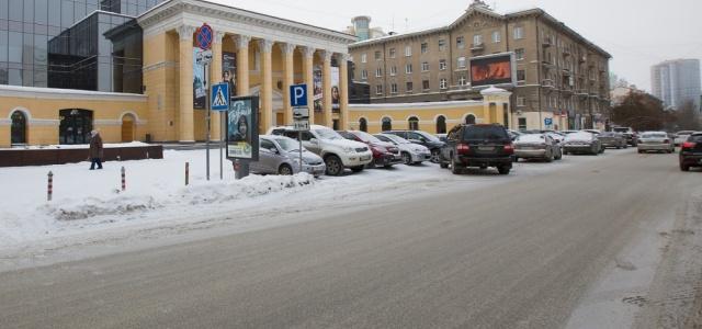 В Новосибирске МЧС призвало горожан очистить крыши от снега и льда