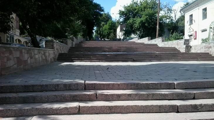 В Брянске стартовали ремонтные работы на лестнице по бульвару Гагарина