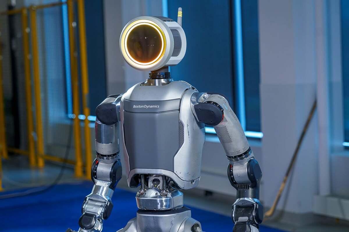 Новый робот Boston Dynamics стал более мощным, гибким и похожим на человека