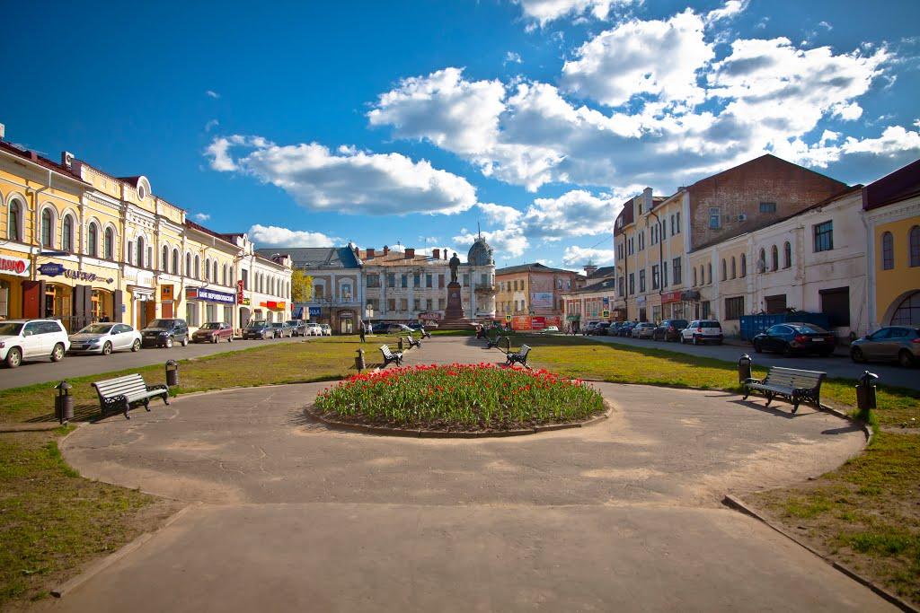 Минстрой считает успешной реконструкцию Красной площади в Рыбинске