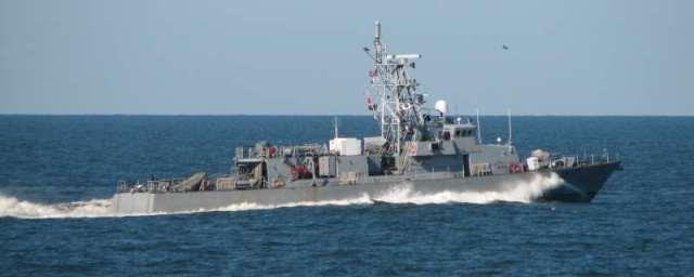 СМИ: Корабль ВМС США открыл предупредительный огонь по иранскому судну