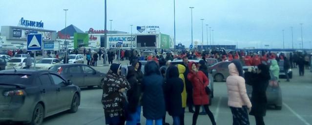 Из нижегородского ТЦ эвакуировали более тысячи человек из-за пожара