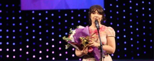 В НСО победительница конкурса «Учитель года» получила 200 тысяч рублей