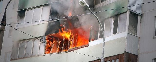 На юге Москвы из горящей квартиры на шестом этаже спасли человека