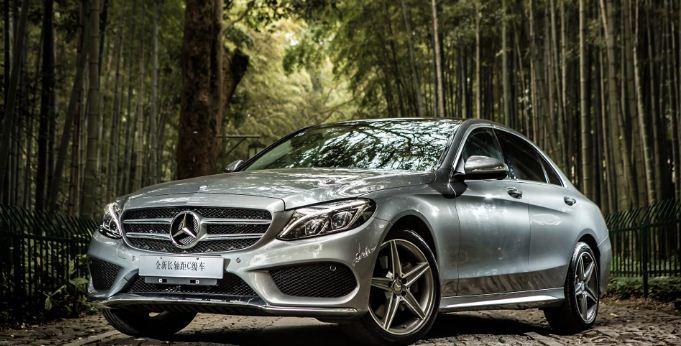 Mercedes-Benz возглавил список предпочтений владельцев премиальных авто