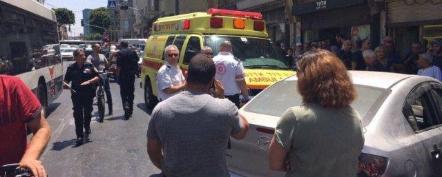 В Тель-Авиве автомобиль наехал на группу пешеходов