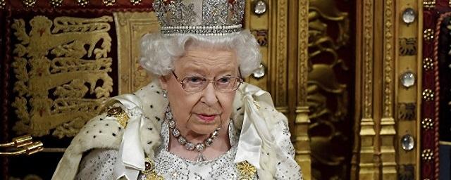 Королева Великобритании отказалась от одежды с натуральным мехом