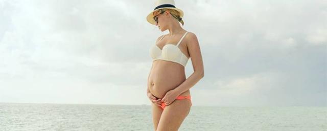 Полина Гагарина подтвердила беременность фотографией с пляжа