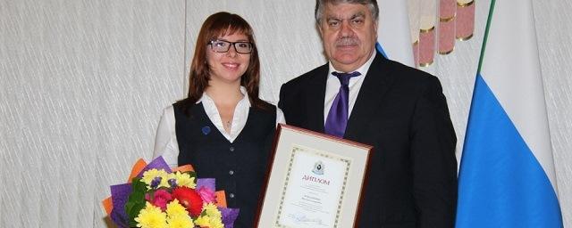 В Хабаровском крае премии губернатора получили 19 преподавателей
