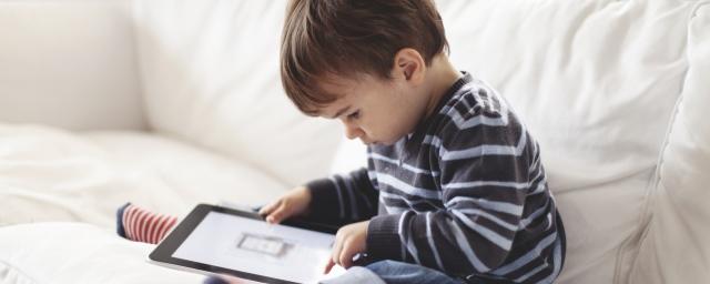 Ученые: Смартфоны и планшеты негативно влияют на детский сон