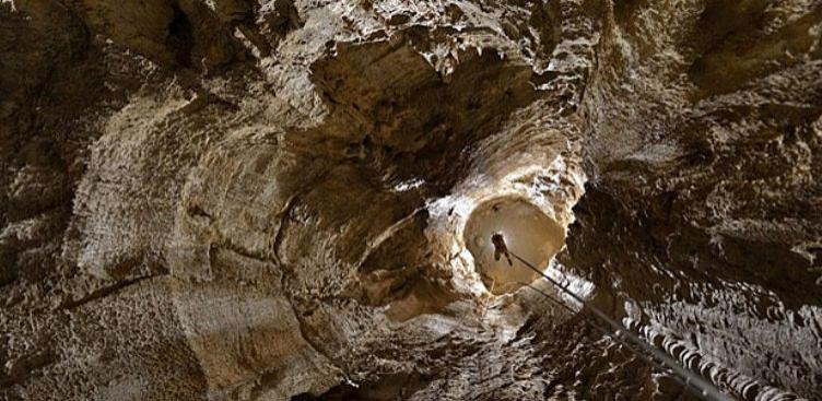 На юго-западе Франции в пещере заблокированы 7 спелеологов из Испании