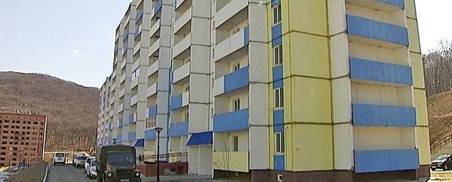 Во Владивостоке военнослужащим вручили ключи от квартир в новостройке