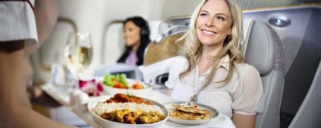Ученые рассказали, почему еда в самолетах кажется менее вкусной