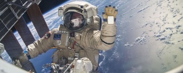 Опубликовано видео работы российских космонавтов в открытом космосе