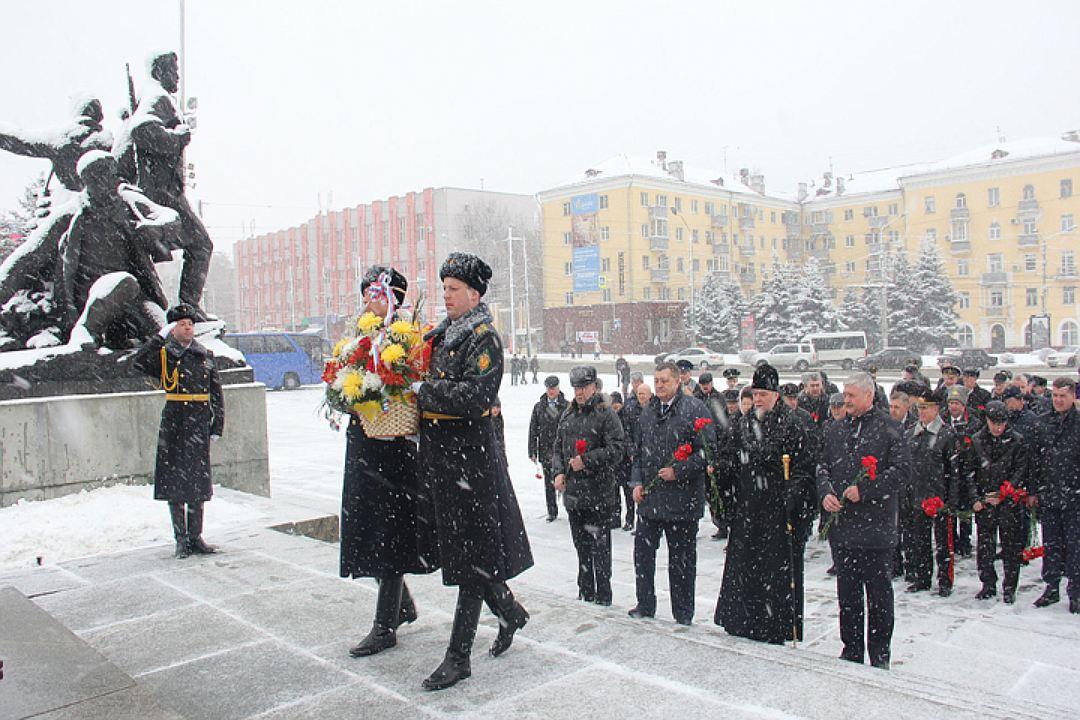 Жители Брянска почтили память погибших защитников Отечества