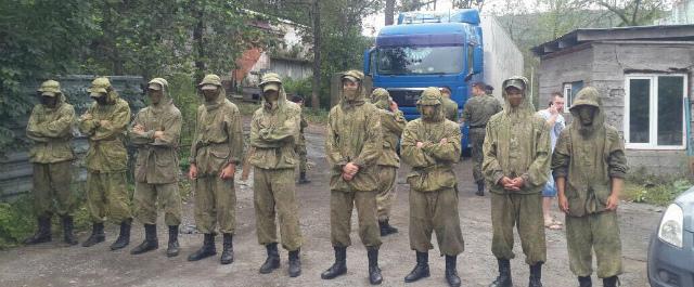 Во Владивостоке военными оцеплена стоянка дальнобойщиков