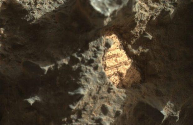 Зонд Curiosity обнаружил на Марсе новые доказательства жизни