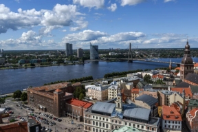 В Латвии признали невозможность замены российских лекарств