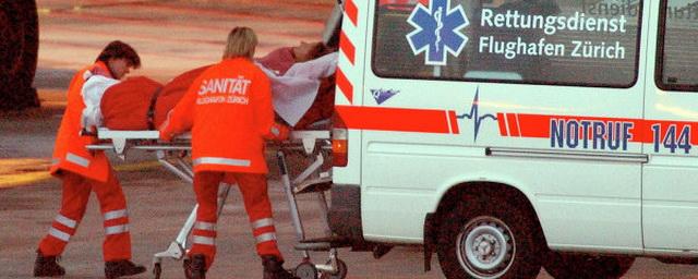 В Швейцарии при столкновении поезда и автобуса пострадали 17 человек