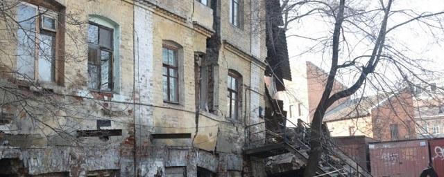 Во Владивостоке обрушилось 100-летнее здание