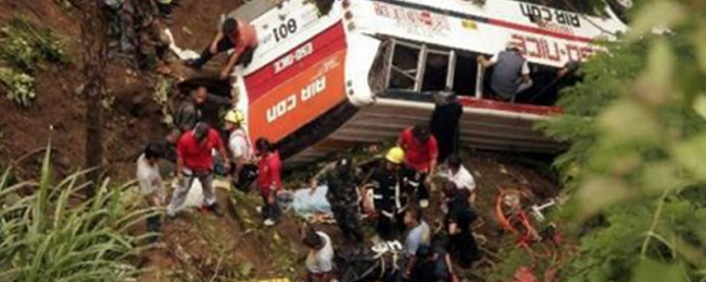 На севере Турции в ДТП с автобусом погибли пятеро человек