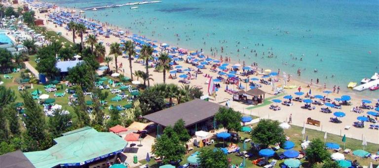 Количество российских туристов на Кипре сократилось на 18%