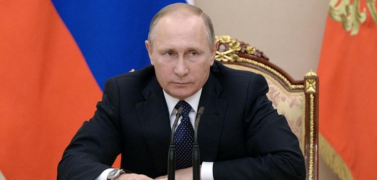 Путин: Российская экономика постепенно преодолевает спад
