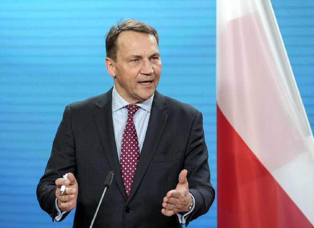 Министр иностранных дел Польши Сикорский допустил возможность выхода страны из Евросоюза