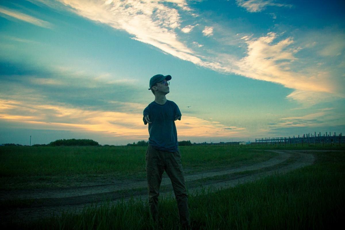 Его отдали в детдом, а он оказался гением. Как парень без рук стал звездой мировой фотографии