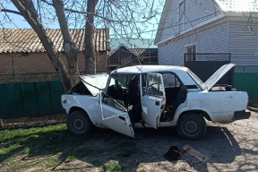 В Ростовской области три пенсионерки погибли в ДТП при столкновении машины с деревом