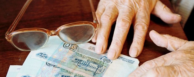 Житель Астрахани украл деньги у приютившей его пенсионерки