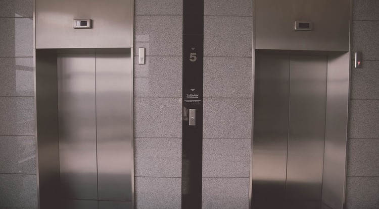 В Белгороде до 2022 года будут заменены старые лифты в домах