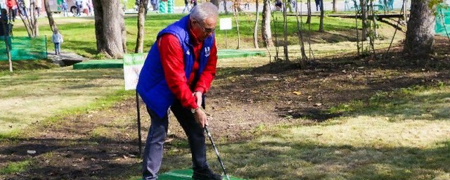 В парке Южно-Сахалинска заработала площадка для игры в гольф