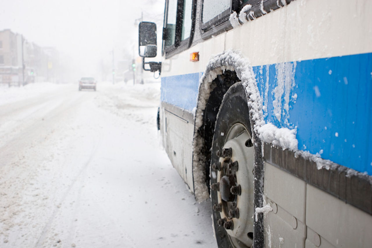 В Приморье из-за снегопада отменили 19 междугородних автобусов