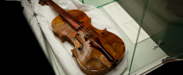 Янтарная скрипка: В петербургском Гостином дворе открыли Музей янтаря