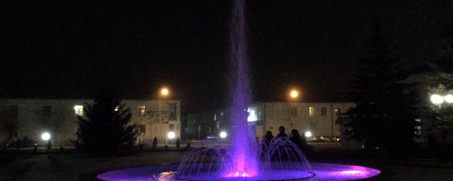На центральной площади Тырныауза в КБР протестировали световой фонтан