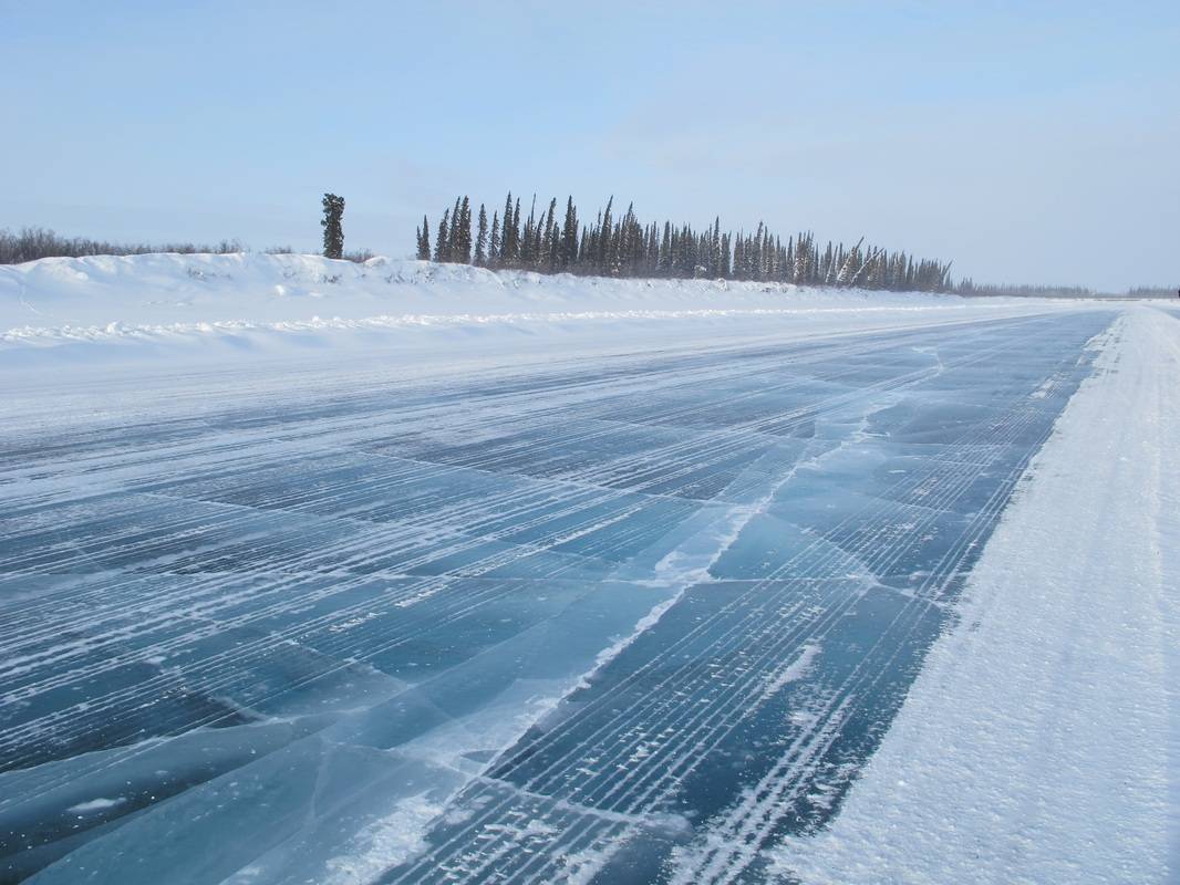В Якутии к эксплуатации допустили четыре ледовые переправы