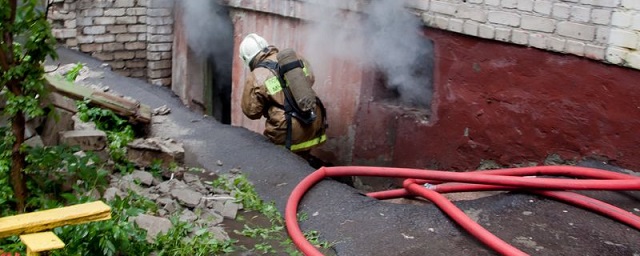 В Саратове из многоэтажки эвакуировали 40 человек из-за пожара